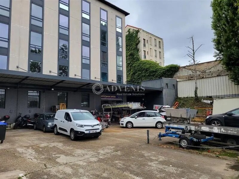 Flex in Saint-Denis for lease Building Photo- Image 1 of 7