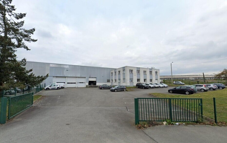Industrial in Rennes for lease - Building Photo - Image 3 of 5