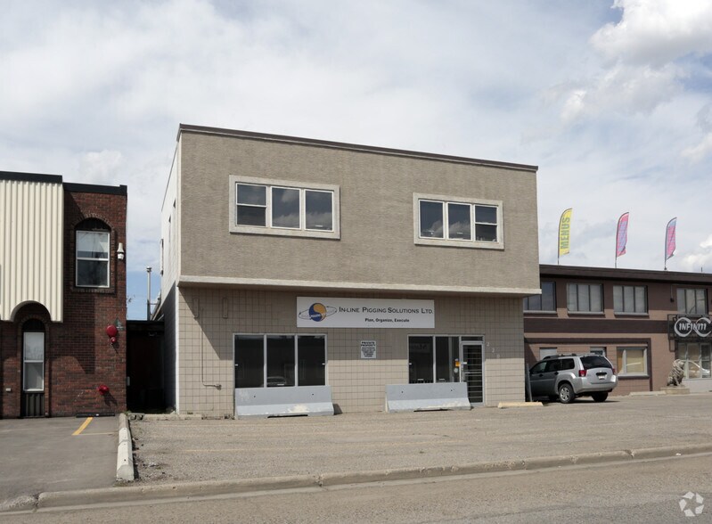 220 40th Ave NE, Calgary, AB à vendre - Photo du bâtiment - Image 2 de 6