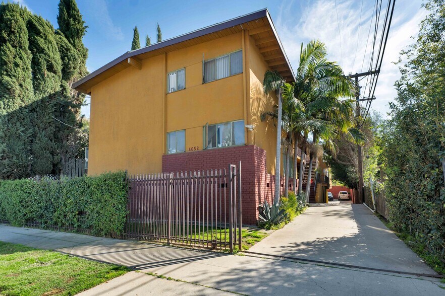 4052 Chevy Chase Dr, Griffith, CA à vendre - Photo du bâtiment - Image 3 de 15