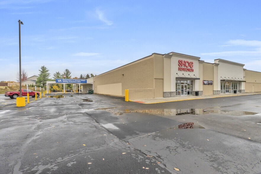 2901 E Lincoln Way, Sterling, IL à louer - Photo du bâtiment - Image 3 de 11