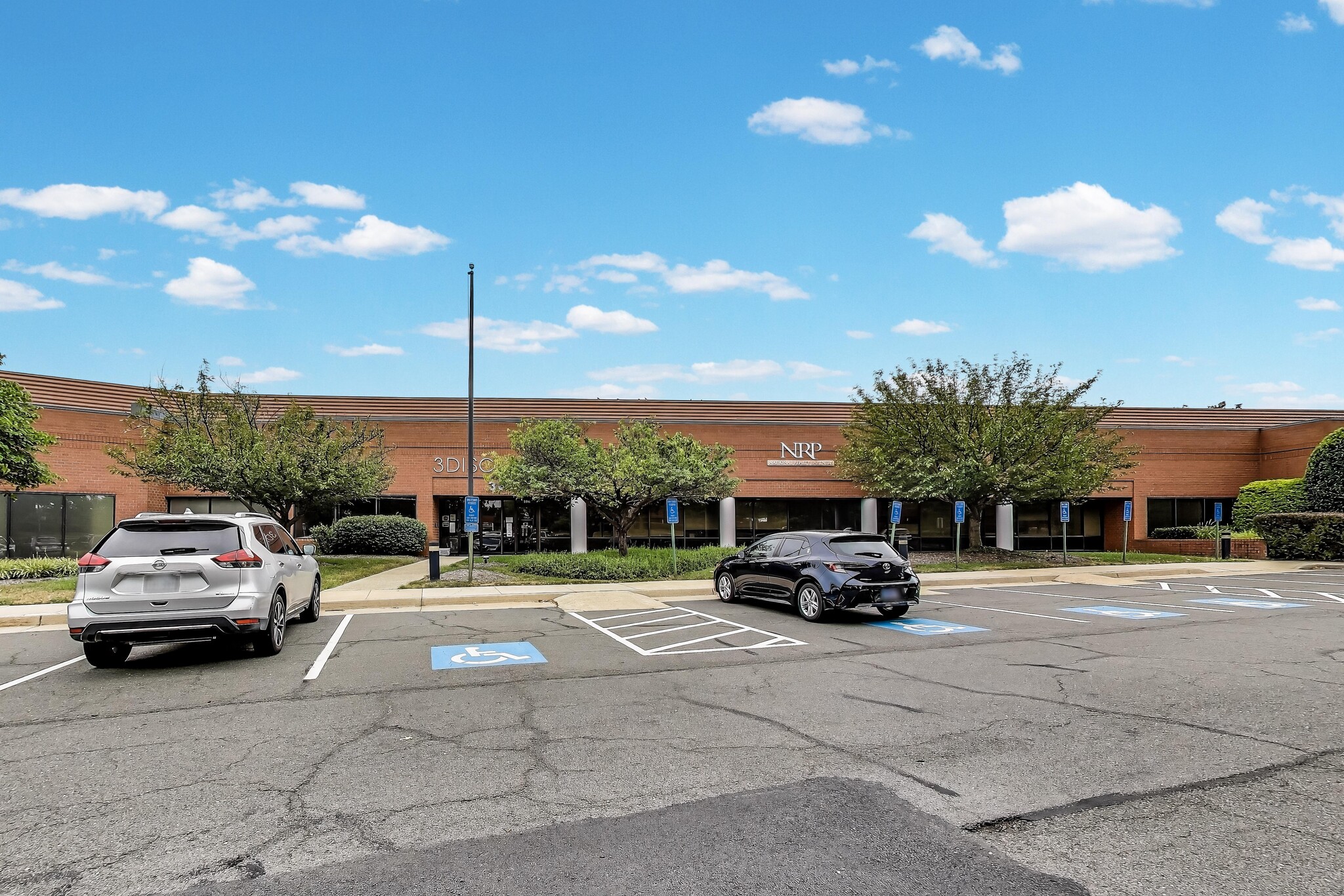365 Herndon Pky, Herndon, VA for lease Building Photo- Image 1 of 9