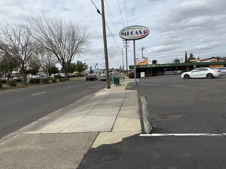 624 N Golden State Blvd, Turlock, CA à louer - Photo du bâtiment - Image 2 de 3