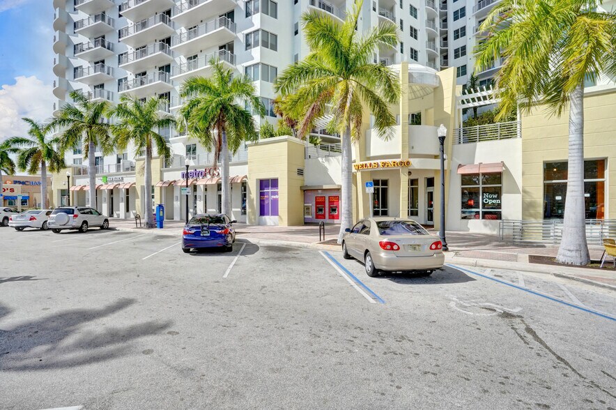 1801-1848 N Young Cir, Hollywood, FL à louer - Photo du bâtiment - Image 2 de 8