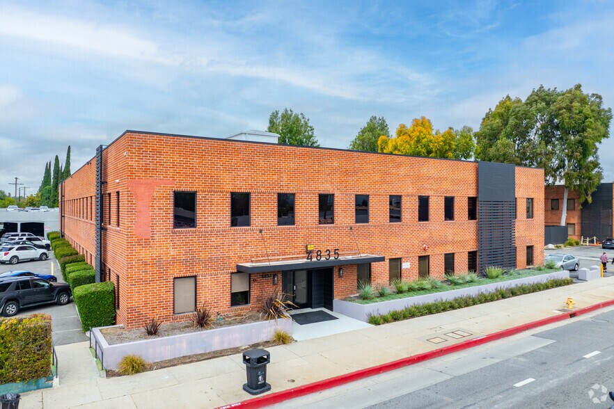 4835-4849 Van Nuys Blvd, Sherman Oaks, CA à louer - Photo principale - Image 1 de 2