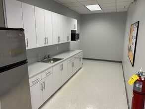 695 Mansell Rd, Roswell, GA for lease Interior Photo- Image 2 of 8