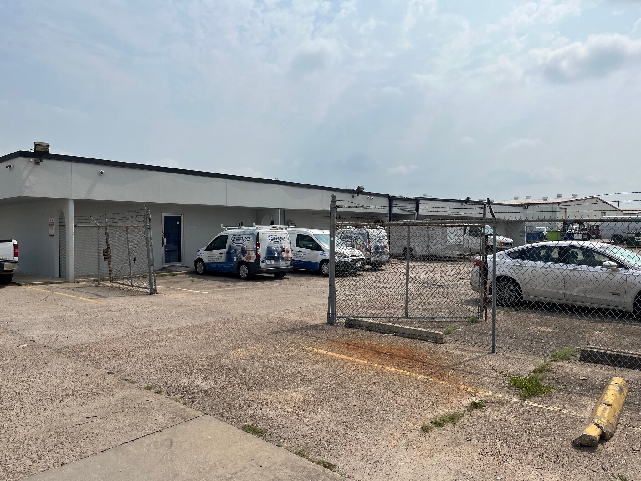 5325 Glenmont Dr, Houston, TX for lease Building Photo- Image 1 of 6
