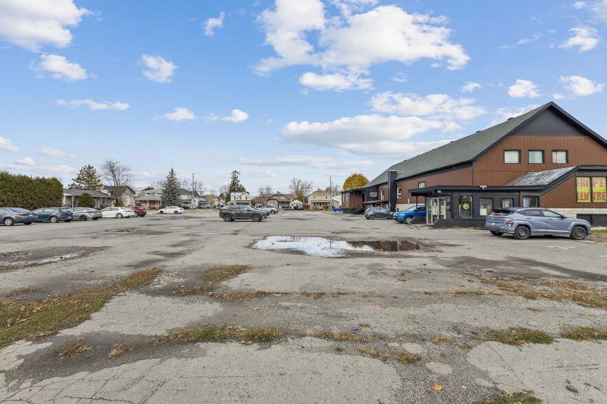 195 Boul Maloney O, Gatineau, QC for lease - Building Photo - Image 3 of 22