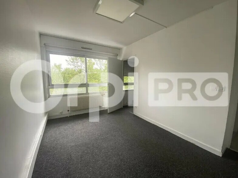 Office in Caluire-et-Cuire for lease - Interior Photo - Image 2 of 7
