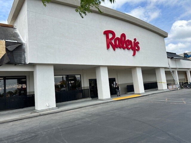 700-720 W Onstott Rd, Yuba City, CA à louer - Photo du bâtiment - Image 3 de 7