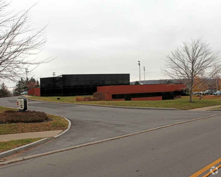 122 Business Park Dr, Utica, NY for sale - Building Photo - Image 3 of 9