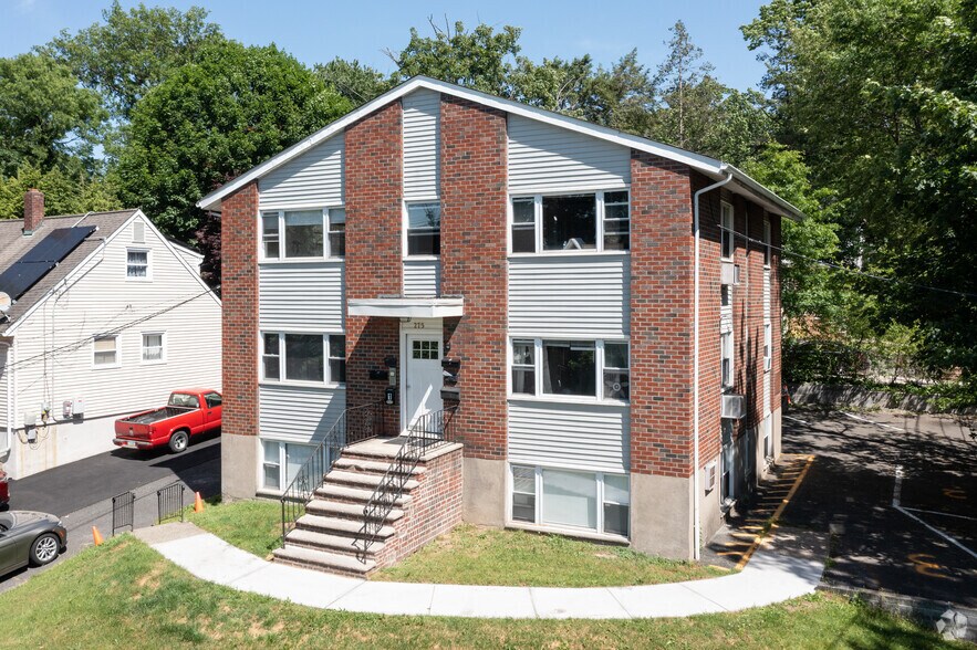 275 Grand, Leonia, NJ à vendre - Photo principale - Image 1 de 18