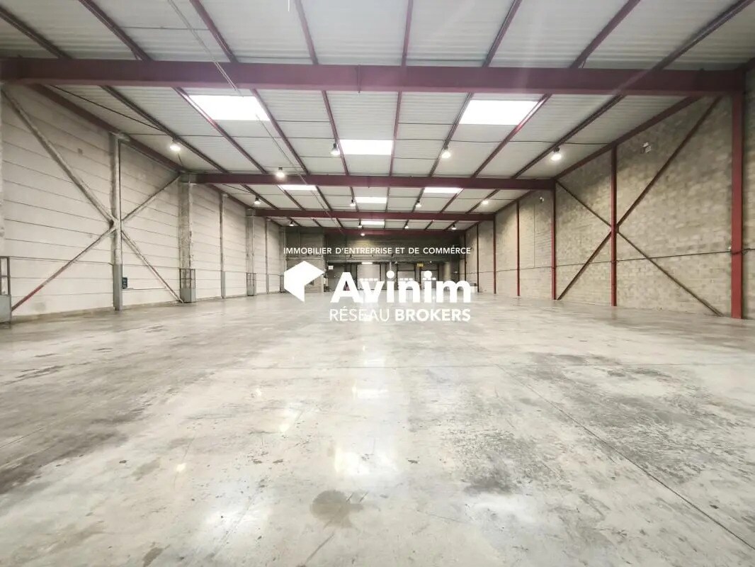 Industrial in Combs-la-Ville for lease Building Photo- Image 1 of 6