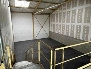 Local d'activités dans Bourgoin-Jallieu à vendre Photo intérieure- Image 2 de 13