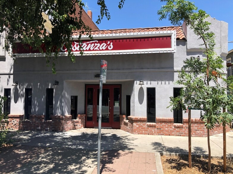 2101 L & 2107 L St. Retail portfolio of 2 properties for sale on LoopNet.ca - Building Photo - Image 2 of 11