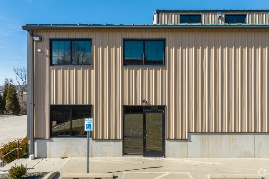 2599 Yellow Springs Rd, Malvern, PA for lease - Building Photo - Image 2 of 4