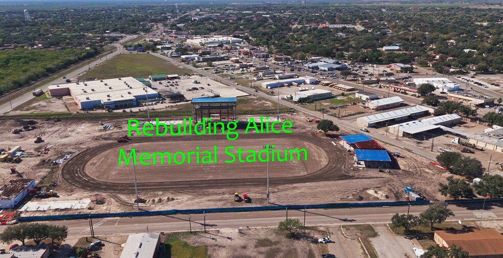 150 Stadium Dr, Alice, TX à louer - Photo du bâtiment - Image 3 de 15