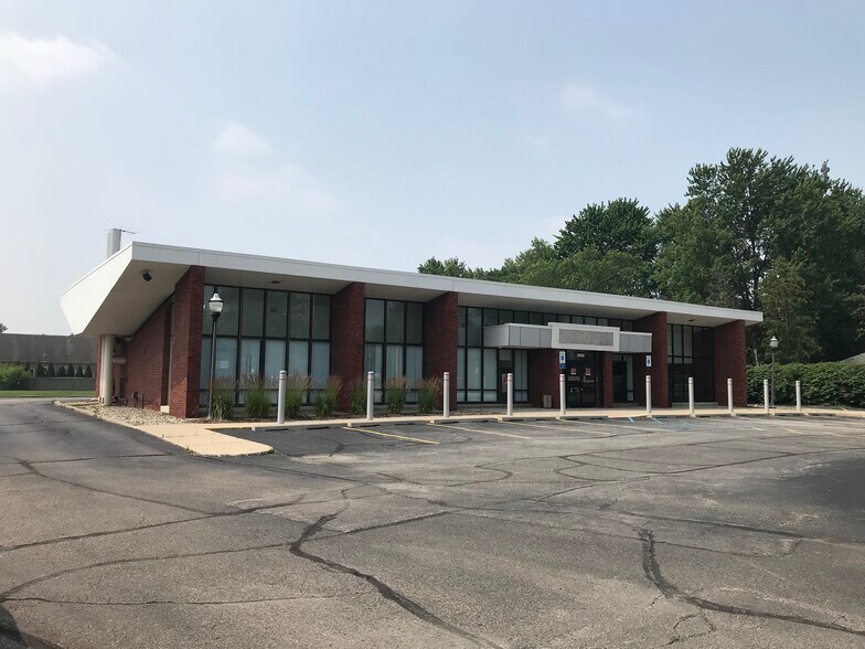3900 E 14 Mile Rd, Warren, MI à vendre - Photo du bâtiment - Image 2 de 4