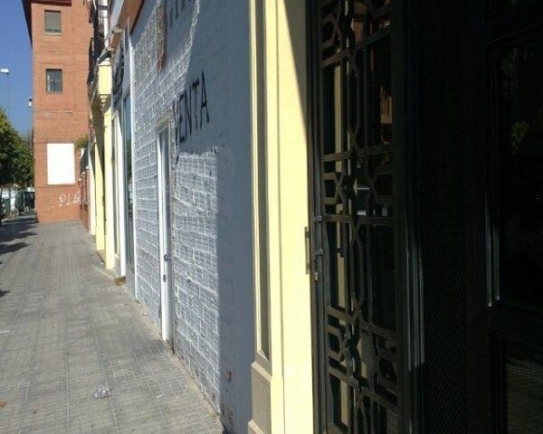 Retail in Córdoba for lease - Building Photo - Image 2 of 3