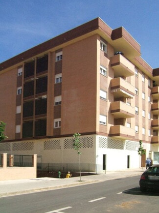 Plus de détails pour Multi-résidentiel à vendre