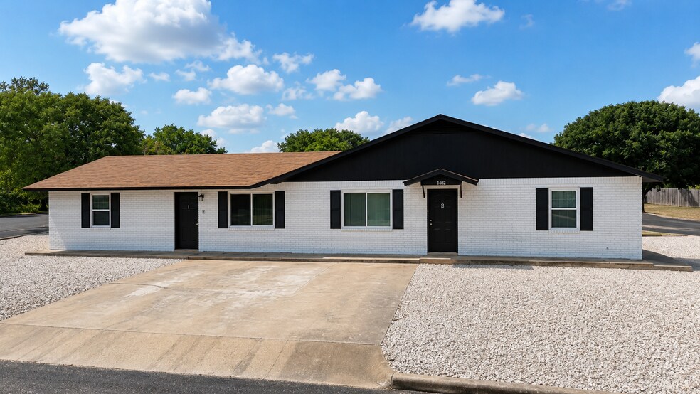 1402 N Adams St, Fredericksburg, TX à vendre - Photo du bâtiment - Image 3 de 6