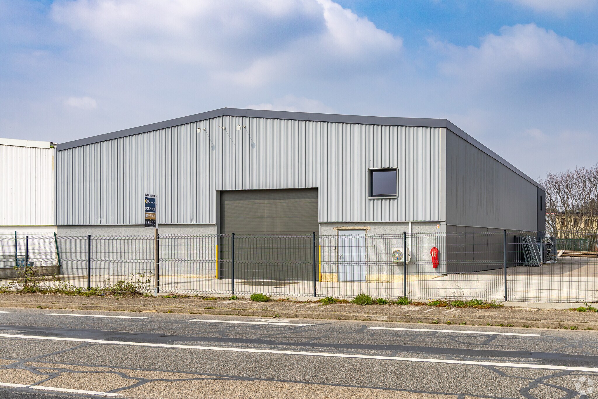 Flex in Corbas for lease Primary Photo- Image 1 of 3