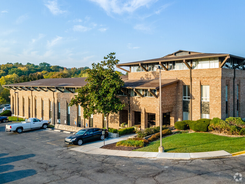 8900 State Line Rd, Leawood, KS à louer - Photo du bâtiment - Image 2 de 14