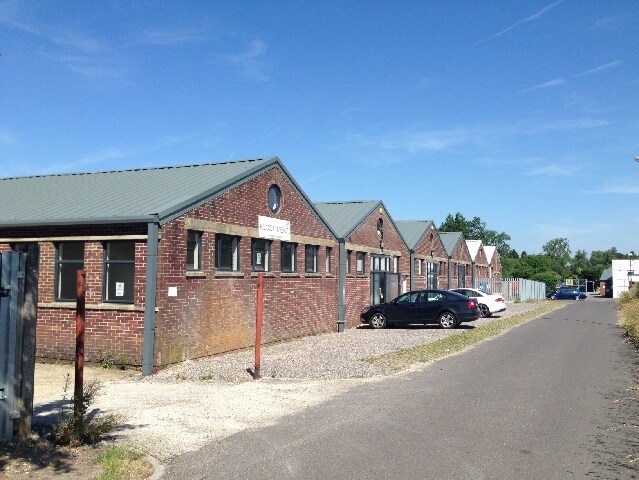 Elcot Ln, Marlborough à louer - Photo du bâtiment - Image 3 de 4