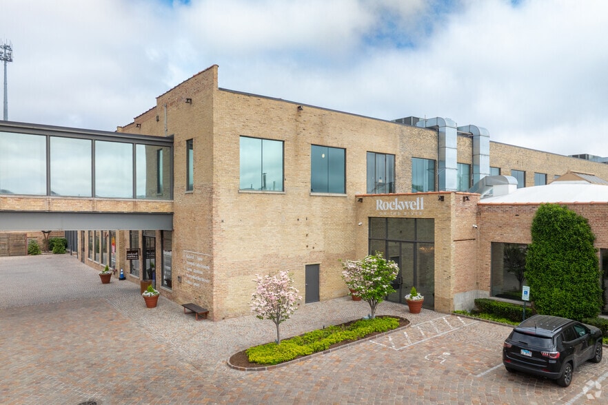 3057 N Rockwell St, Chicago, IL for lease - Building Photo - Image 3 of 23