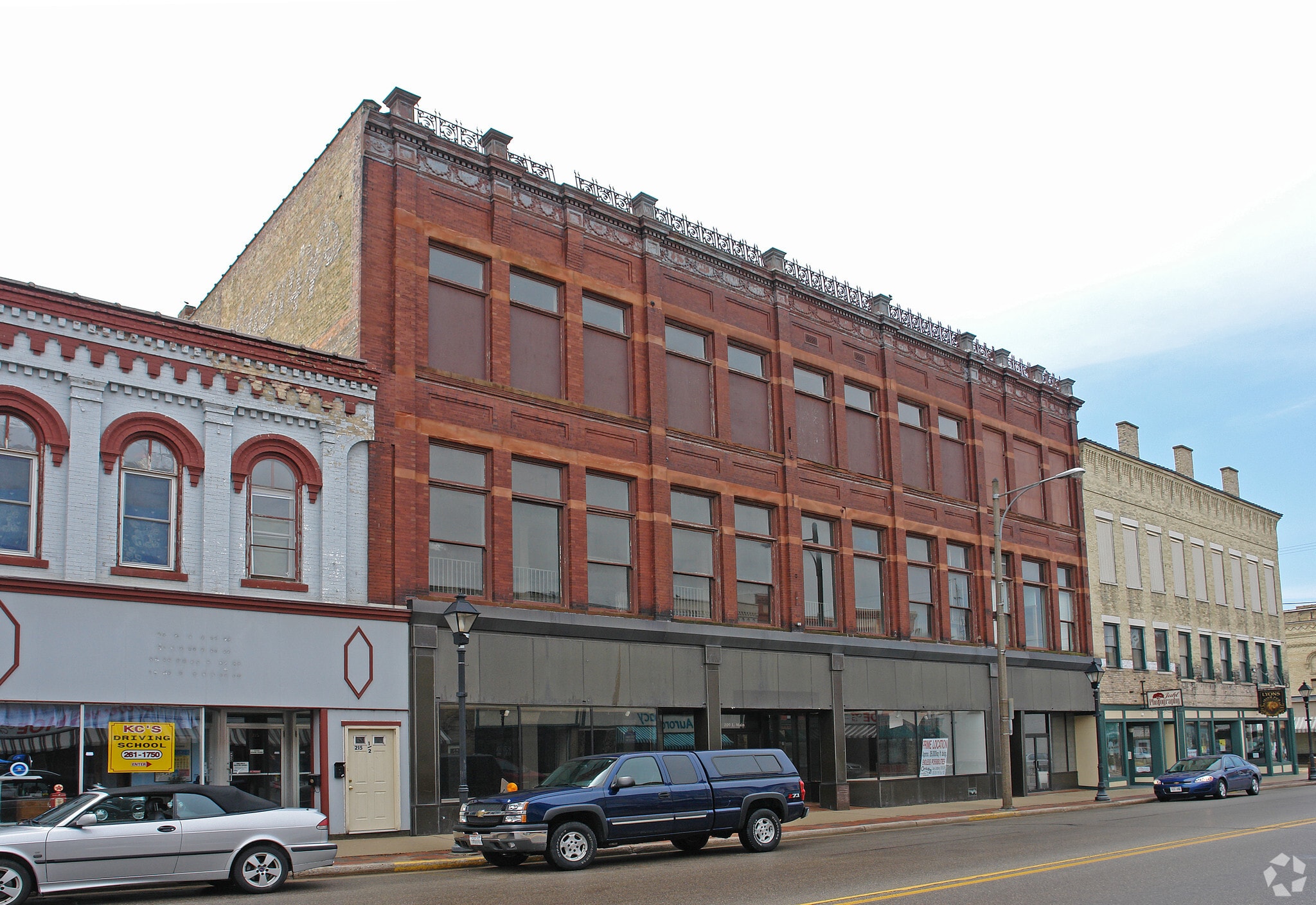 207-211 E Main St, Watertown, WI for lease Primary Photo- Image 1 of 41