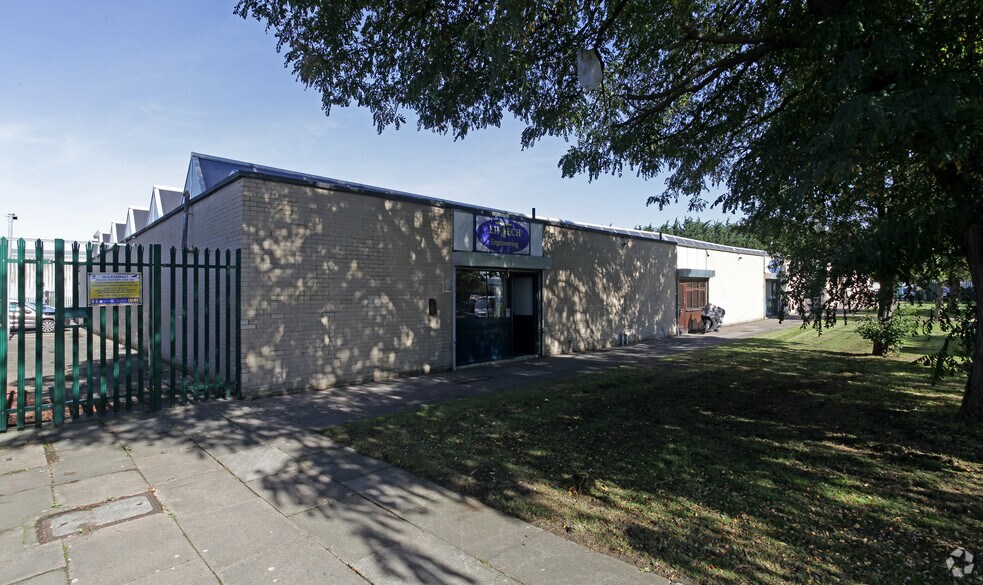 2-12 Boughton Rd, Londres à louer - Photo du bâtiment - Image 2 de 2