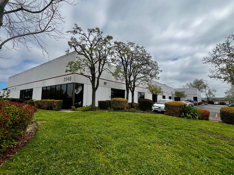 3949 Research Park Ct, Soquel, CA à louer - Photo du bâtiment - Image 3 de 5