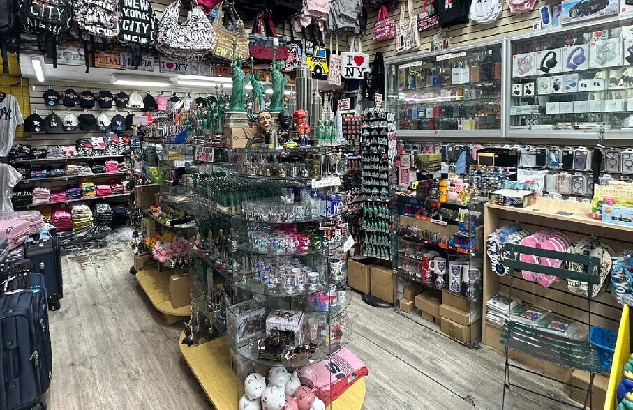 485 7th Ave, New York, NY à louer - Photo du bâtiment - Image 2 de 6