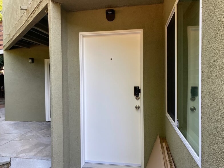 11209 Sardis Ave, Los Angeles, CA for sale - Building Photo - Image 3 of 10