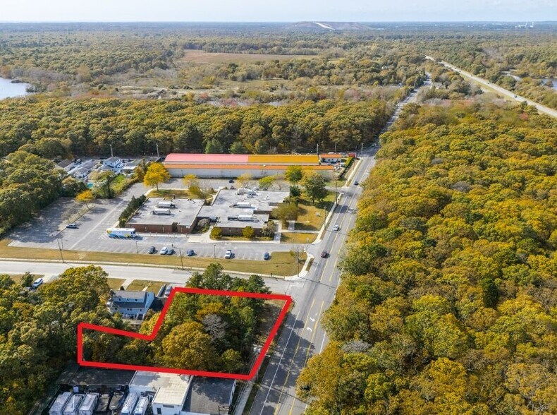 574 Montauk Hwy, Shirley, NY à vendre - Photo du bâtiment - Image 3 de 6