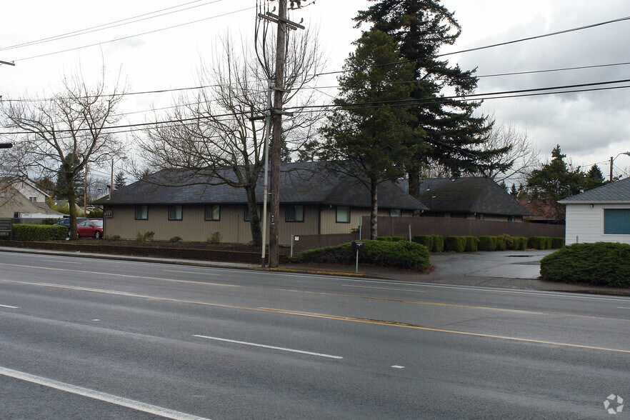 12707 NE Halsey St, Portland, OR à louer - Photo du bâtiment - Image 3 de 7