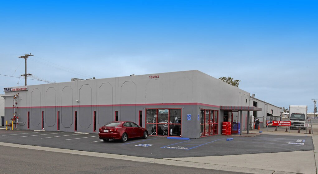 18203 Mount Baldy Cir, Fountain Valley, CA for lease Building Photo- Image 1 of 3