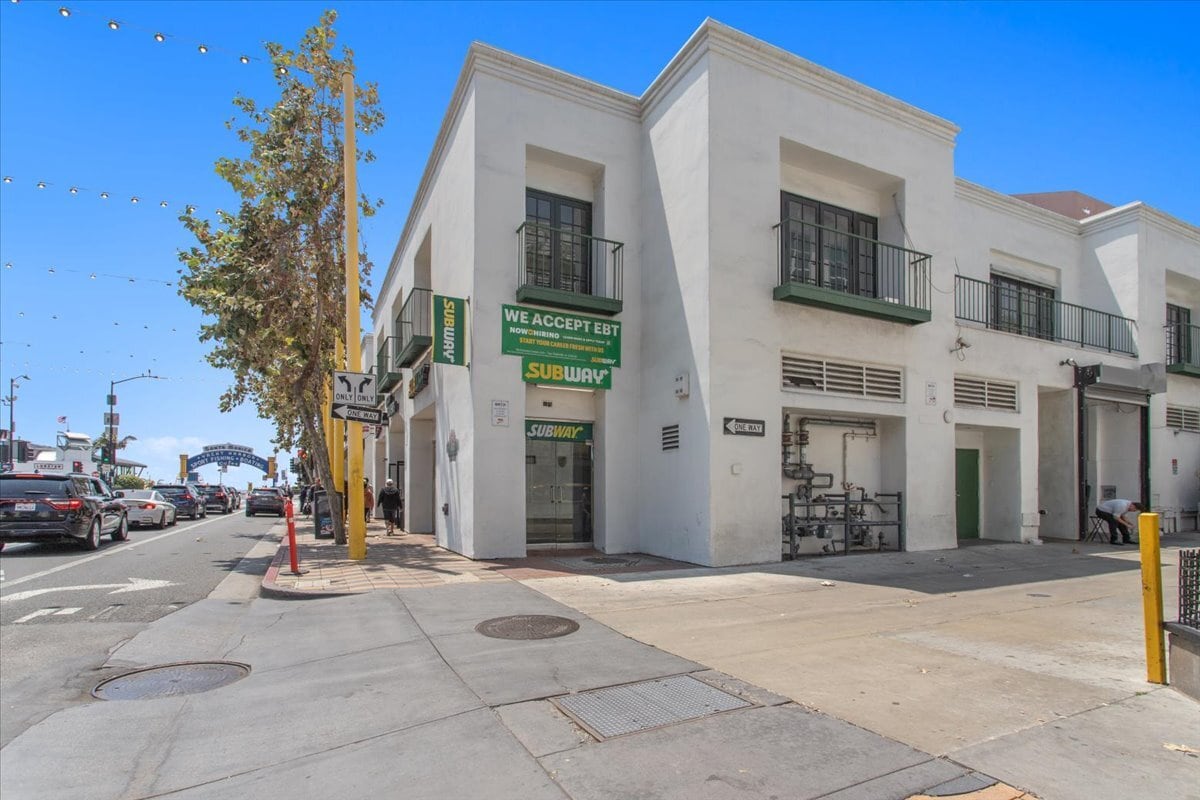 1541-1551 Ocean Ave, Santa Monica, CA à louer Photo intérieure- Image 1 de 2