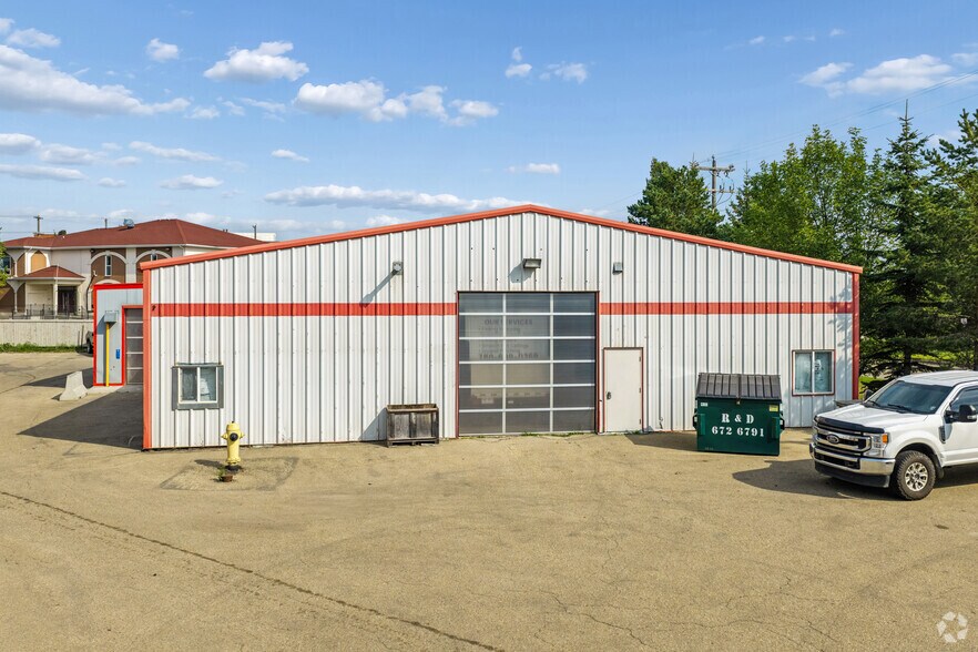 5550 53rd Ave NW, Edmonton, AB à vendre - Photo principale - Image 2 de 4
