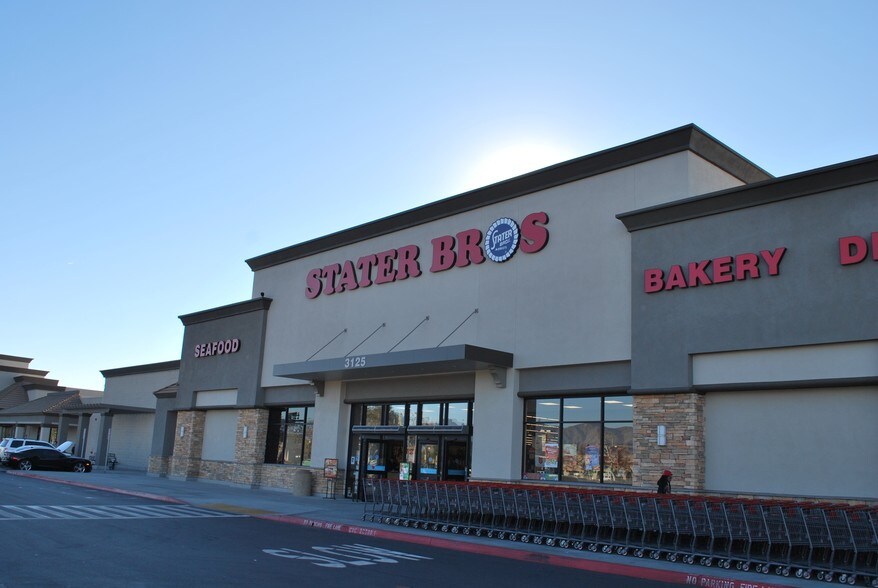 2901-3223 W Florida Ave, Hemet, CA for lease - Building Photo - Image 2 of 9