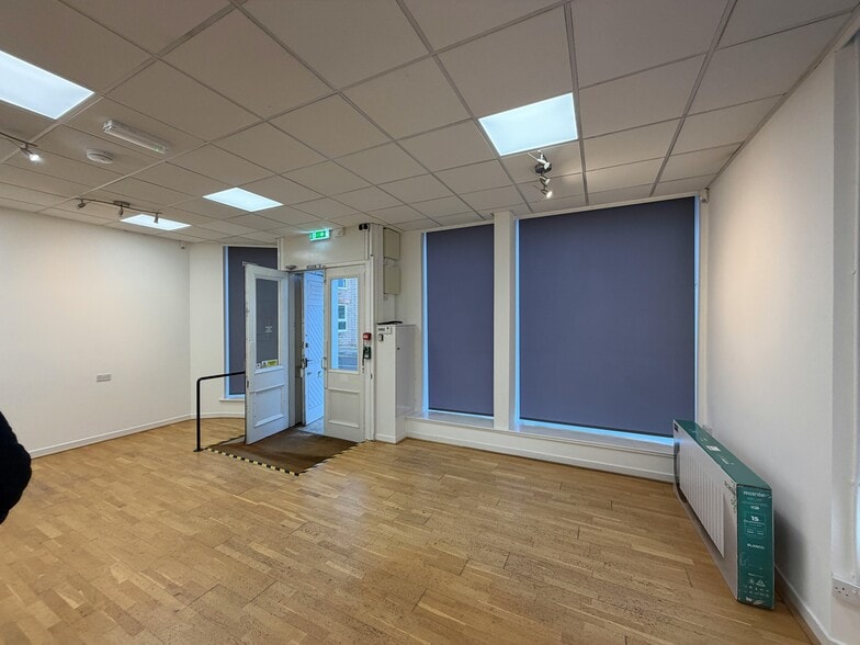 2 Comrie St, Crieff for lease - Building Photo - Image 2 of 7