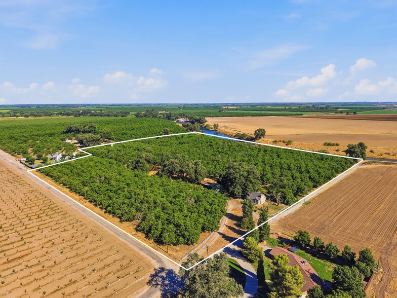 21530 Tiburico Ave, Laton, CA for sale - Aerial - Image 2 of 92