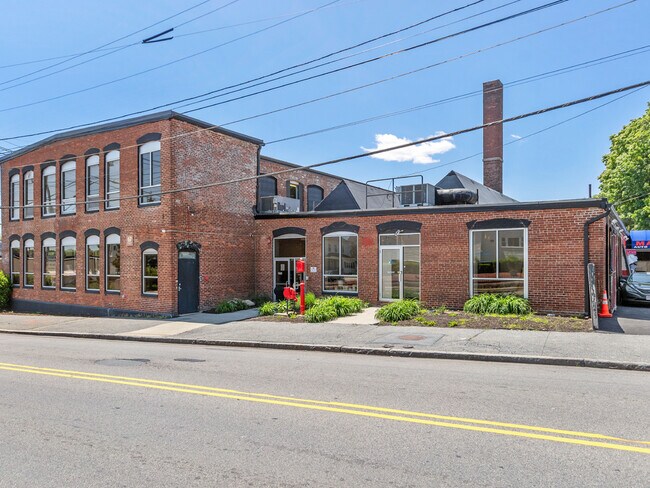 Plus de détails pour 67 Maplewood St, Malden, MA - Bureau à louer