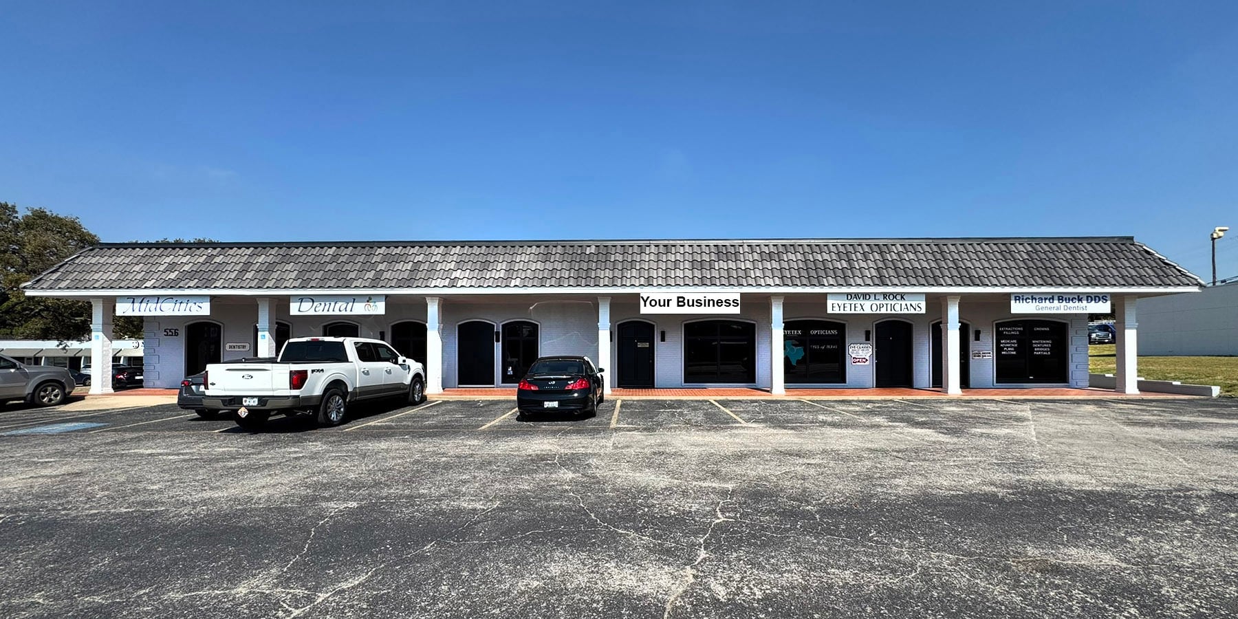 556 W Bedford Euless Rd, Hurst, TX à louer Photo du bâtiment- Image 1 de 9