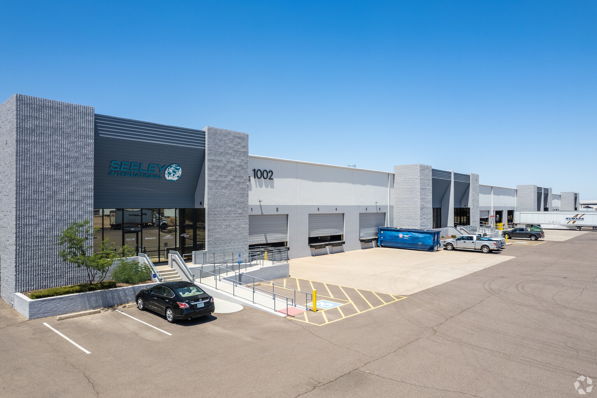 1002 S 56th Ave, Phoenix, AZ for lease Building Photo- Image 1 of 9