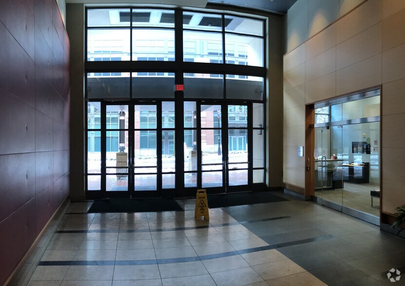 125-155 W Nationwide Blvd, Columbus, OH à louer - Hall d’entrée - Image 3 de 9