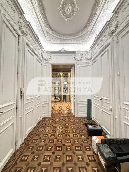 Office in Marseille for lease - Interior Photo - Image 3 of 4