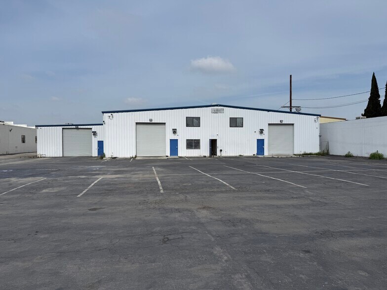 10857 Drury Ln, Lynwood, CA à louer - Photo du bâtiment - Image 1 de 10
