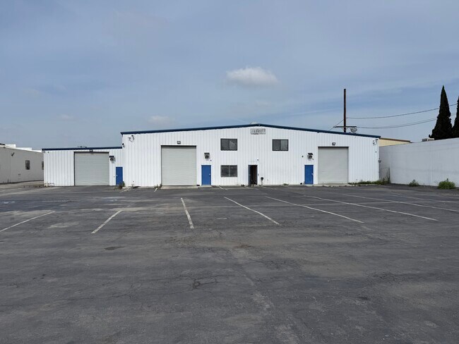 More details for 10857 Drury Ln, Lynwood, CA - Industrial for Lease