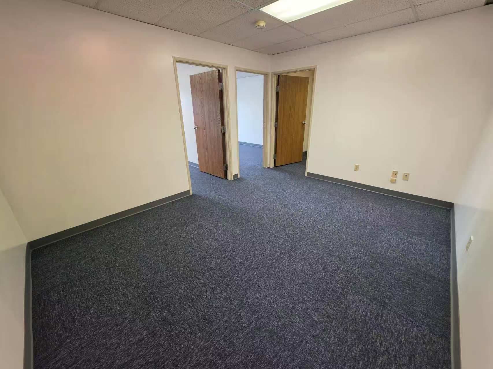 33595 Bainbridge Rd, Solon, OH à louer Photo intérieure- Image 1 de 4